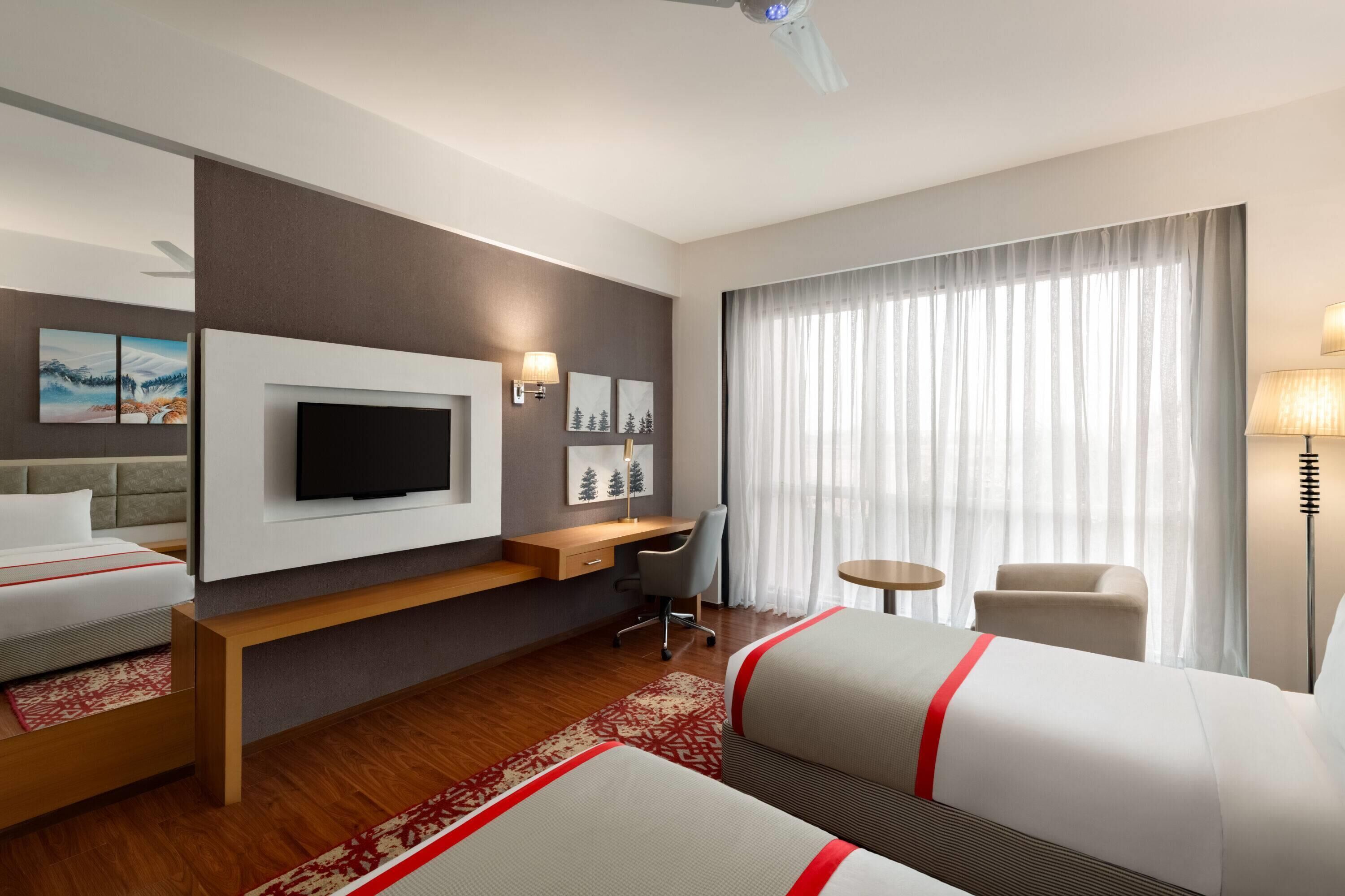 Standard Room, 2 Single Beds | Premium bedding, minibar, in-room safe, desk