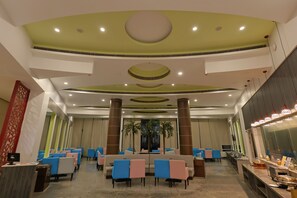 Breakfast, lunch, dinner served; international cuisine 