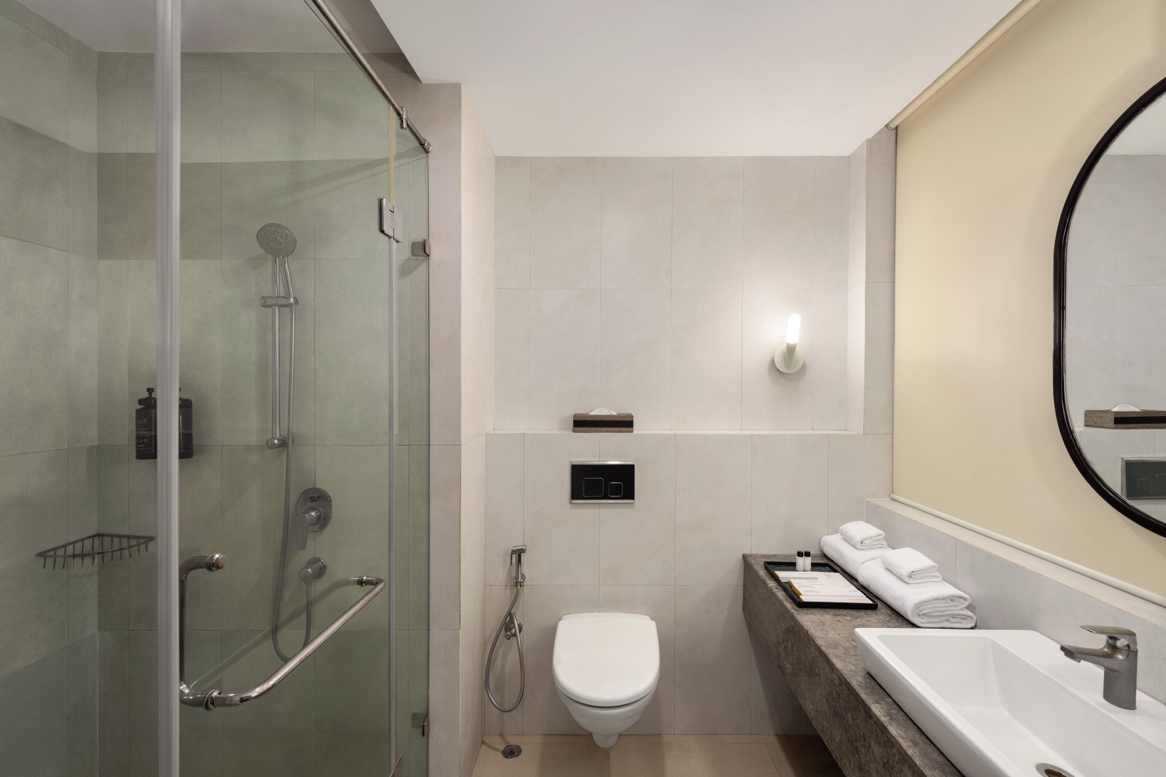 Standard Room, 2 Twin Beds | Bathroom | Free toiletries, hair dryer, slippers, towels