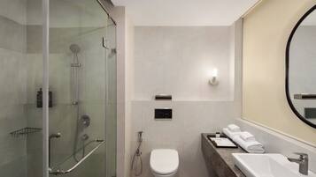 Standard Room, 2 Twin Beds | Bathroom | Free toiletries, hair dryer, slippers, towels