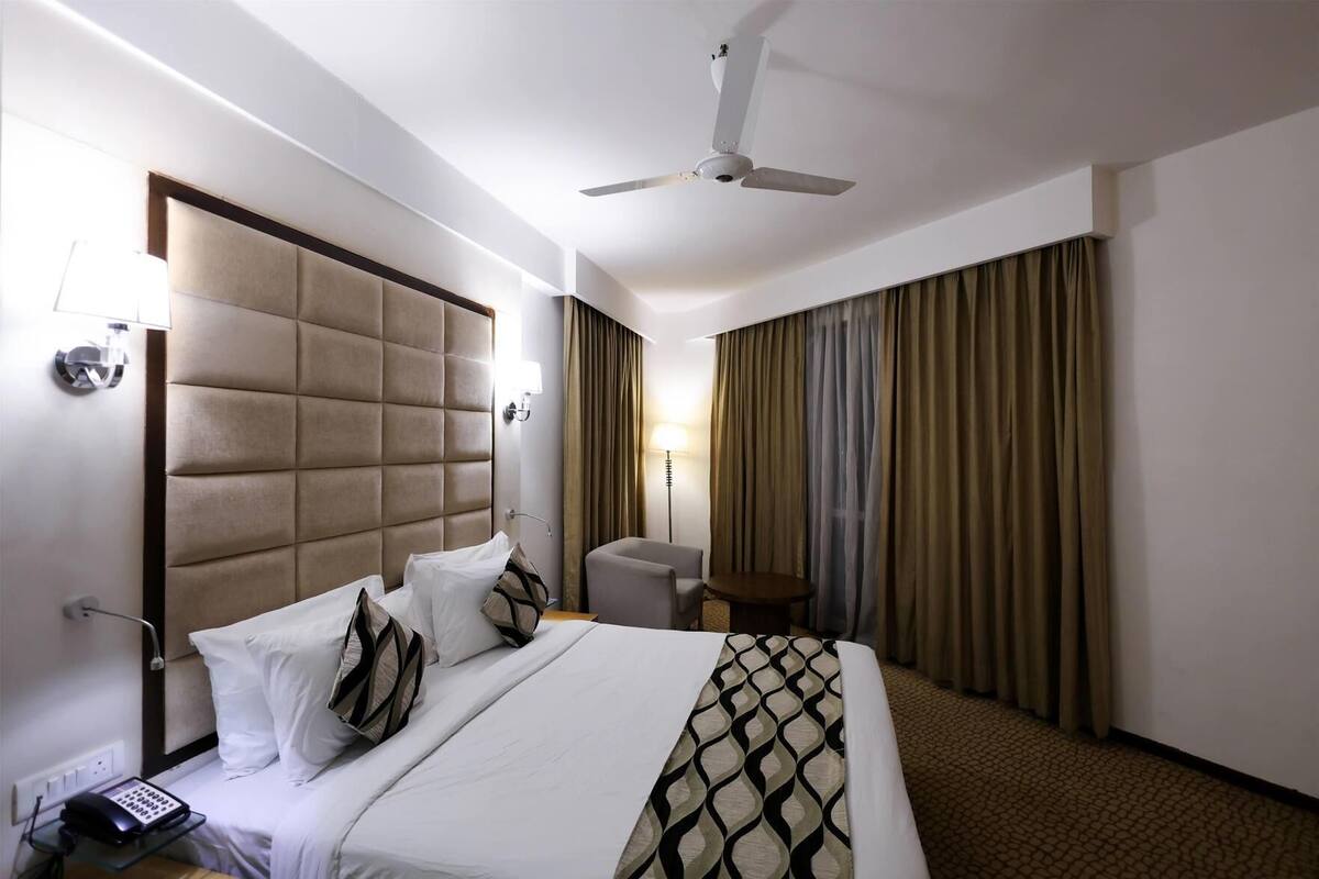 Premium bedding, minibar, in-room safe, desk