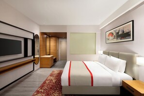 Hochwertige Bettwaren, Minibar, Zimmersafe, Schreibtisch