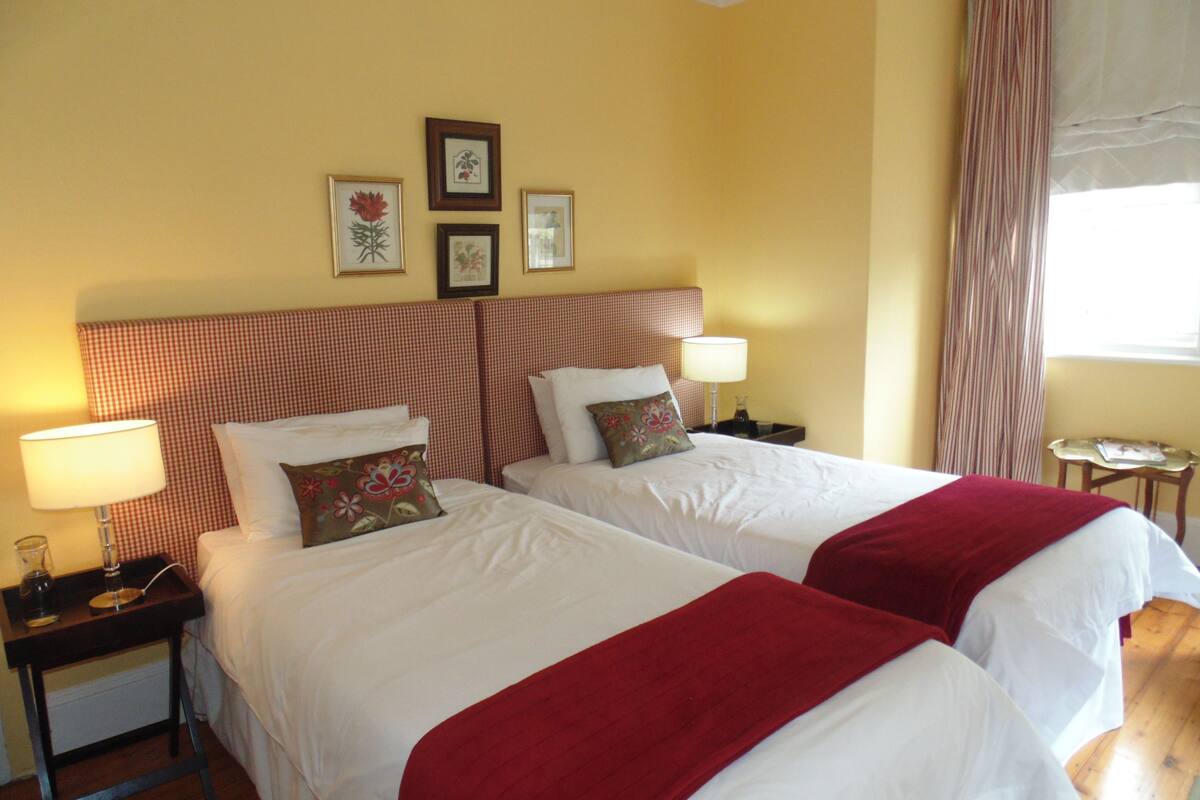 Room (Regency Room)