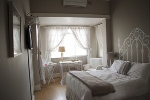 Room (Cape Cod Room)