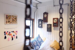 Living area - Buff Hostel (Bangkok)