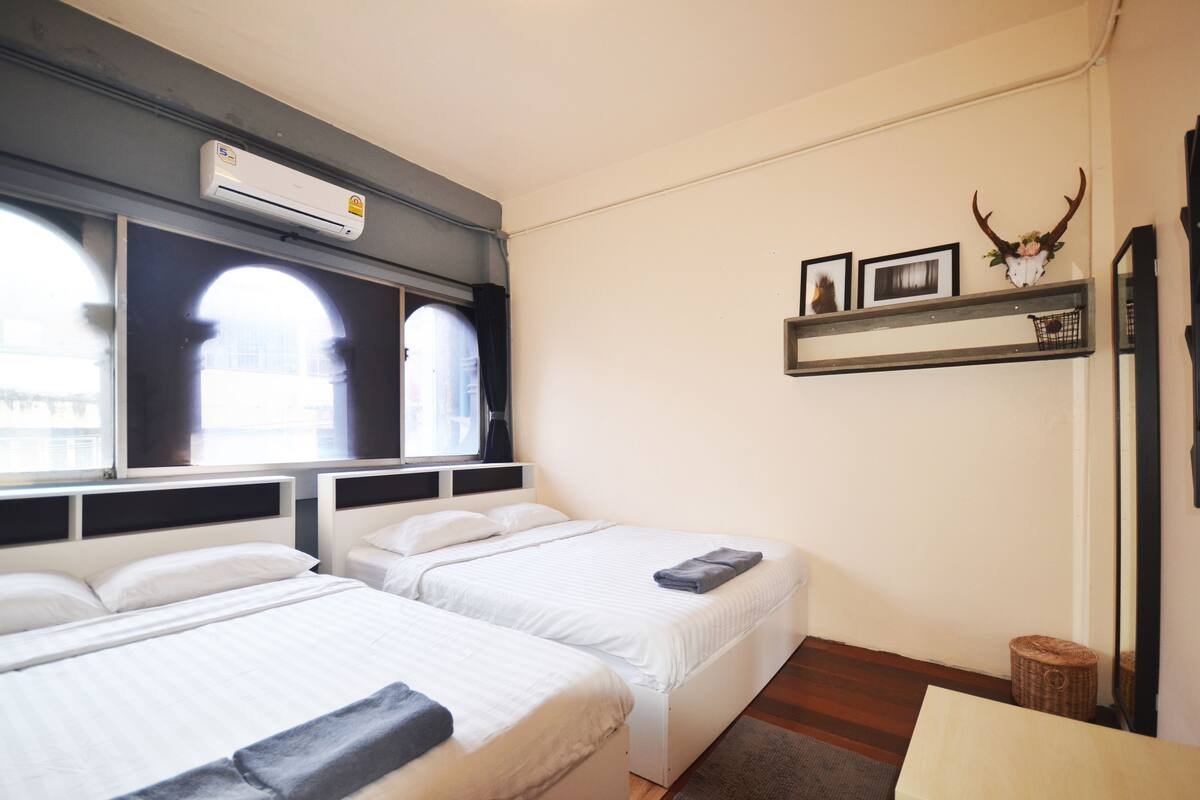 Family Room with Shared Bathroom  | Accès au Wi-Fi (inclus)