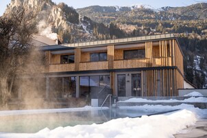 Outdoor pool, pool umbrellas, sun loungers