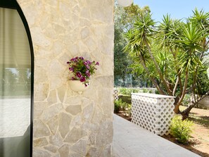 Zimmer, 1 Queen-Bett | Minibar, Babybetten, kostenloses WLAN, Bettwäsche