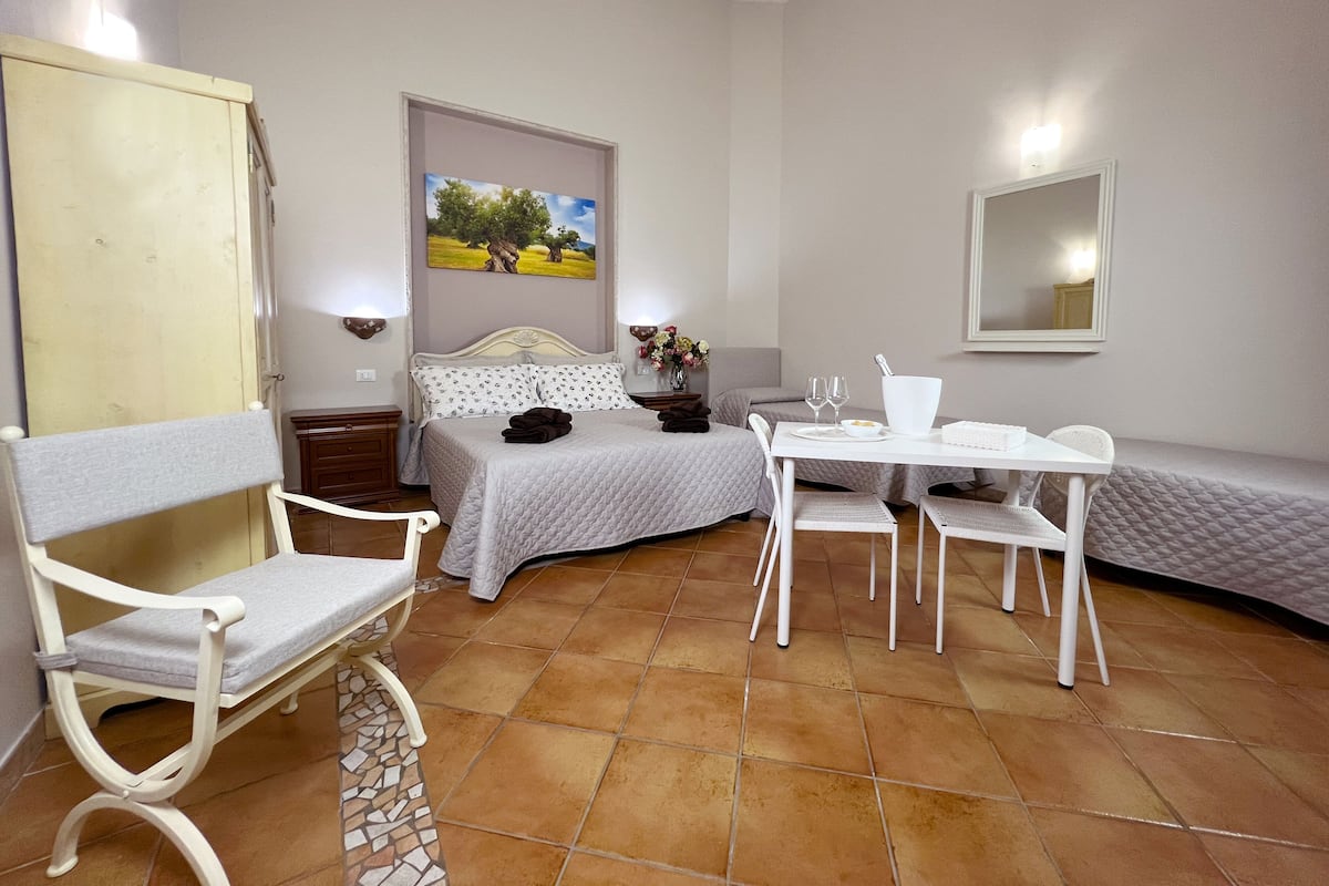 Quadruple Room | Minibar, cots/infant beds, free WiFi, bed sheets