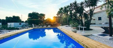 Piscine extérieure (ouverte en saison)