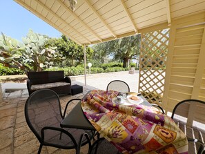 Zimmer, 1 Queen-Bett | Minibar, Babybetten, kostenloses WLAN, Bettwäsche