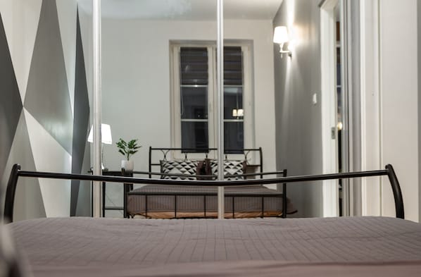 Appartamento Comfort, 1 camera da letto, vista città | Area soggiorno | TV a schermo piatto 40 pollici con canali via cavo, TV