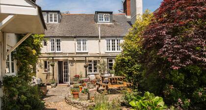 Ammonite Lodge Guest House