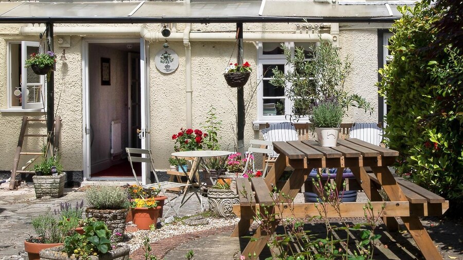 Ammonite Lodge Guest House