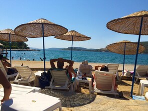 Private beach, sun-loungers, beach umbrellas, beach towels - Marvel Beach Hotel (Bodrum)