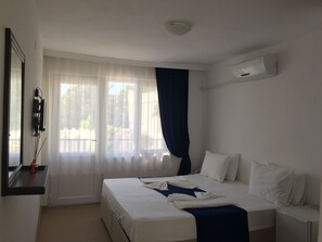 Down duvets, in-room safe, blackout curtains, free WiFi