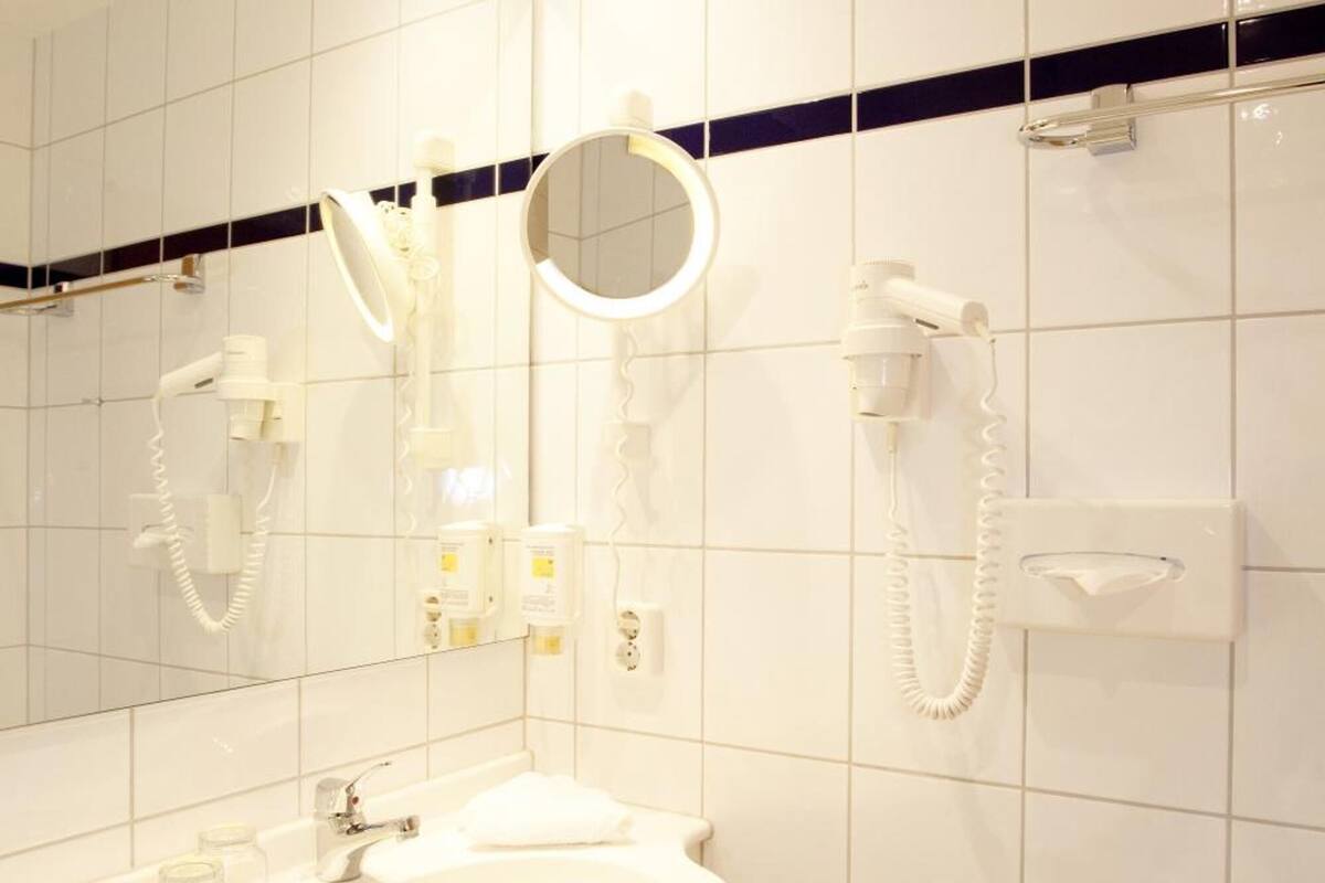 classic single room, 1 king bed | bathroom | free toiletries, hair dryer, towels