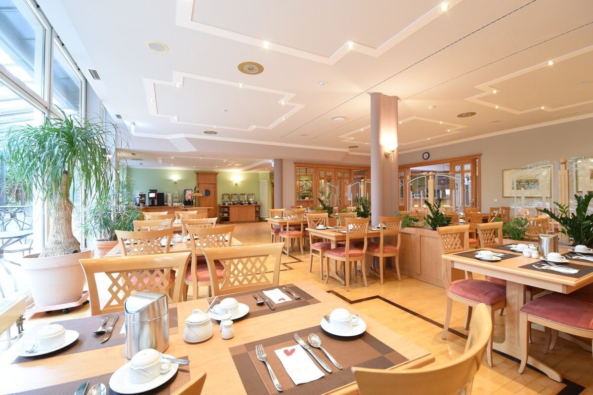 daily buffet breakfast for a fee