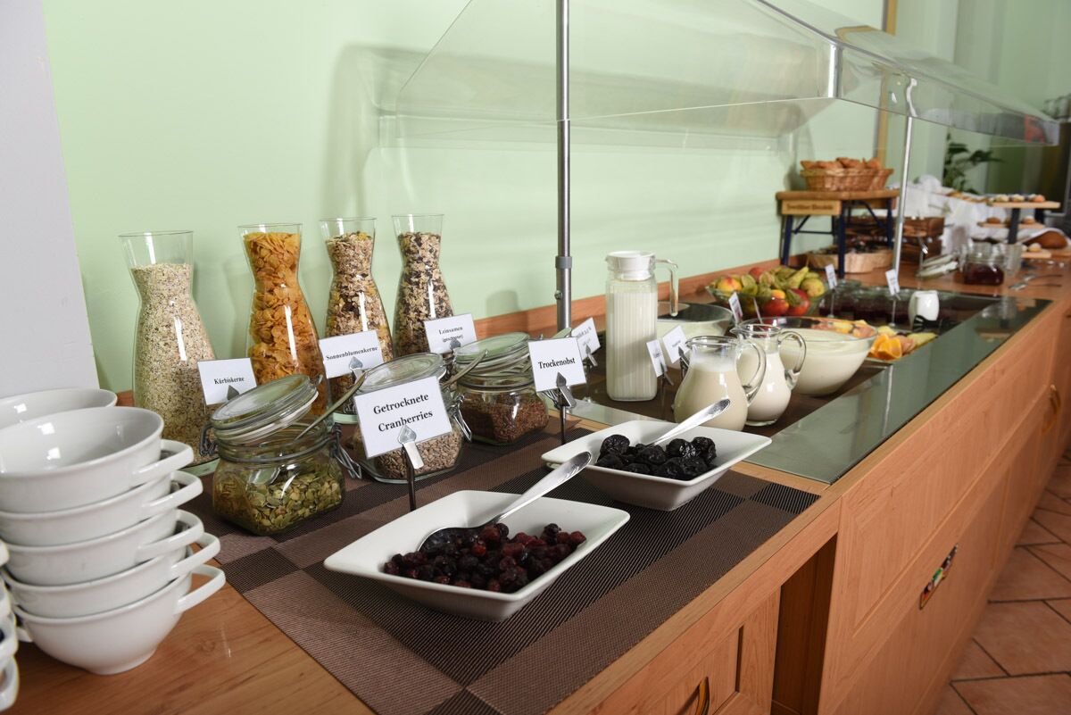 daily buffet breakfast for a fee