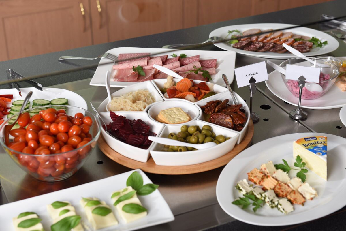 daily buffet breakfast for a fee