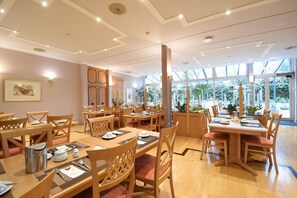 Tägliches Frühstücksbuffet gegen Gebühr