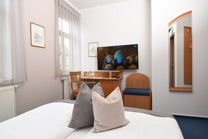 Ropa de cama hipoalergénica, escritorio, cortinas blackout y cunas 