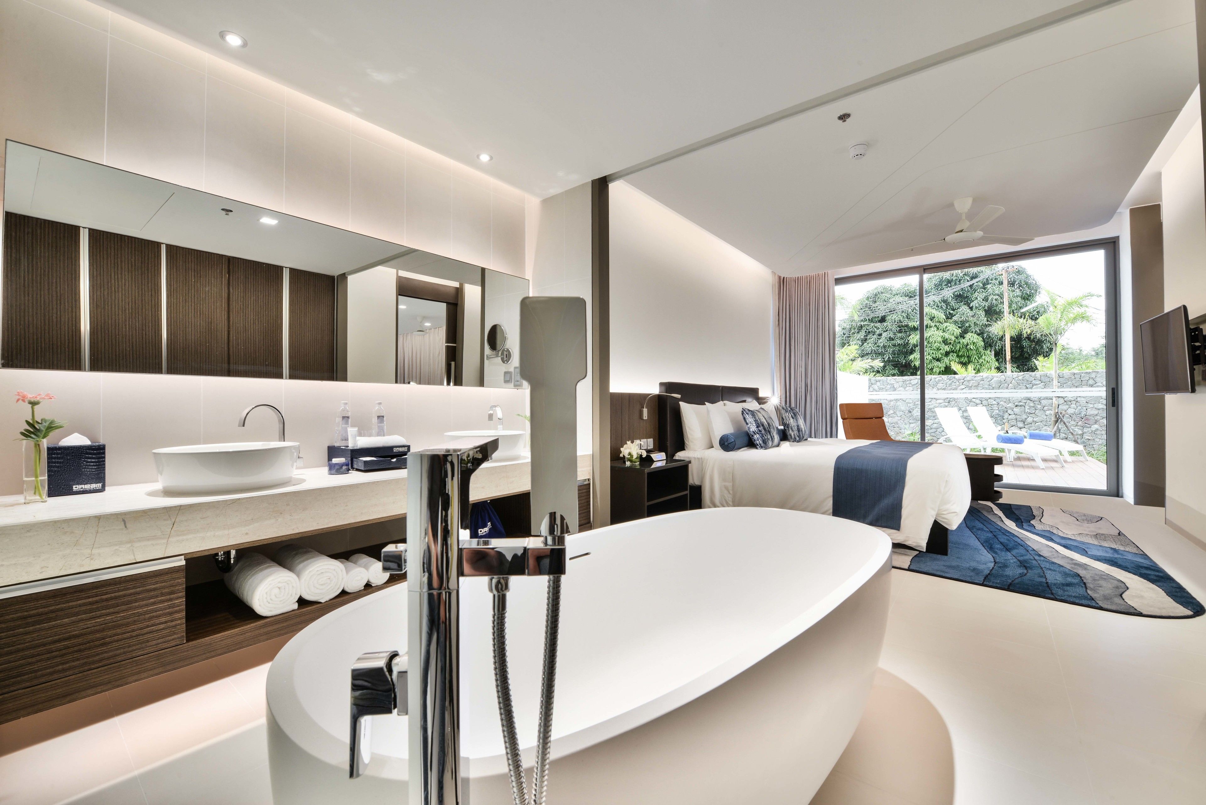 2 bedrooms, garden pool suite - free transfer to dream beach club | bathroom | free toiletries, hair dryer, bathrobes, slippers