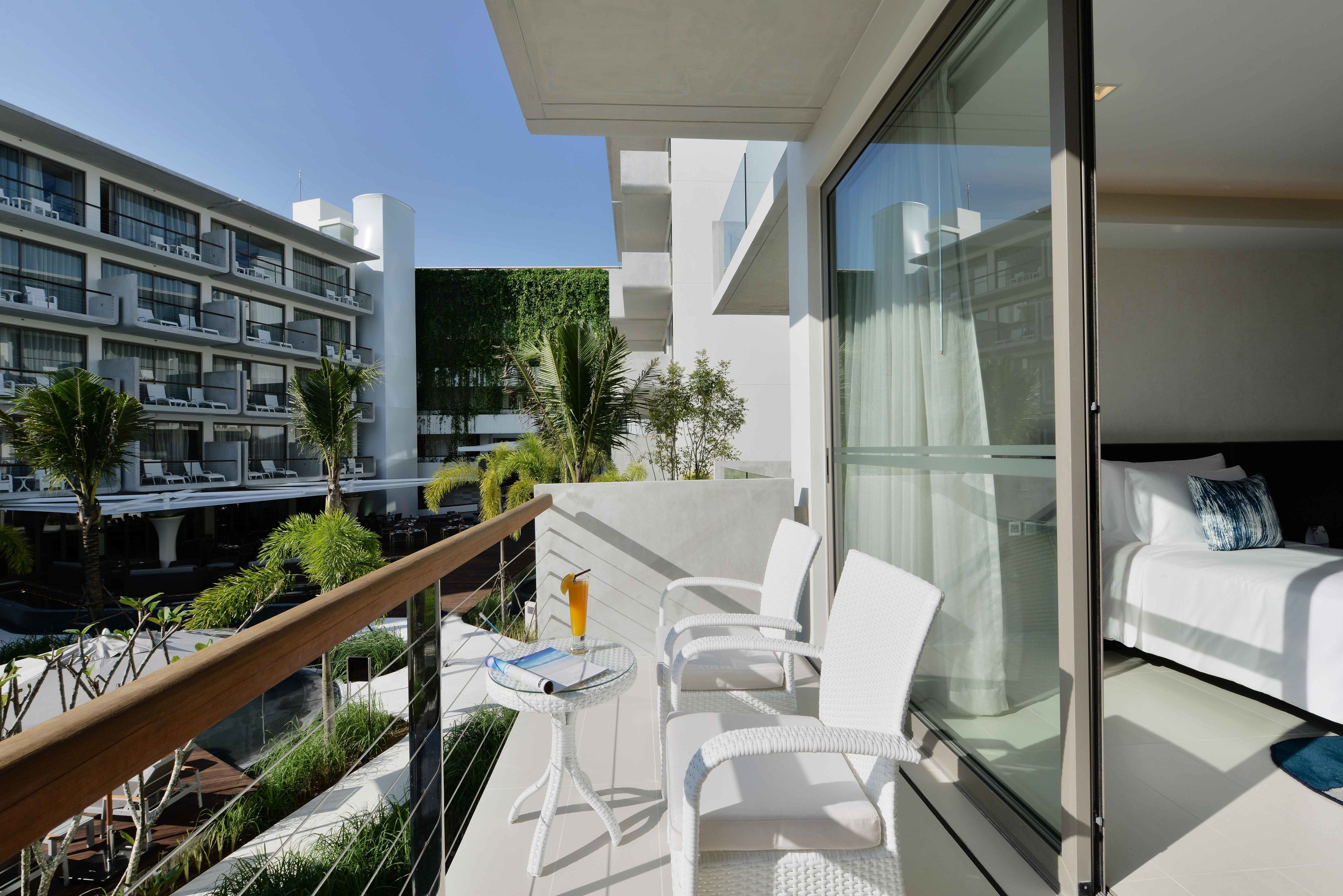 deluxe twin pool view | balcony