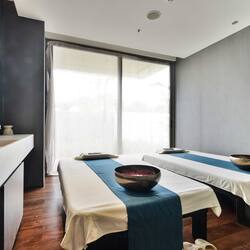 Couples treatment rooms, body treatments, aromatherapy