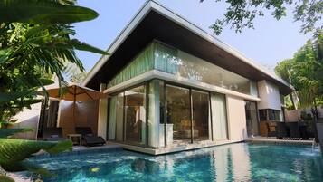 3 Bedrooms, Executive Pool Villa - Free Transfer to Dream Beach Club | Terrasse/patio