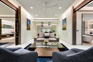 2 Bedrooms, Grand Pool Suite - Free Transfer to Dream Beach Club | 미니바, 객실 내 금고, 책상, 노트북 작업 공간