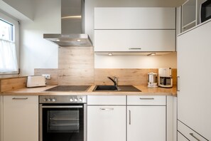 Studio, 1 Double Bed, Kitchen | Private kitchen | Full-size fridge, microwave, oven, stovetop - Gemünder Ferienpark Salzberg (Schleiden)