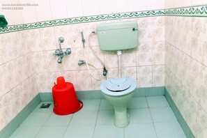 Family Apartment, 3 Bedrooms, Kitchen, Ground Floor | Bathroom