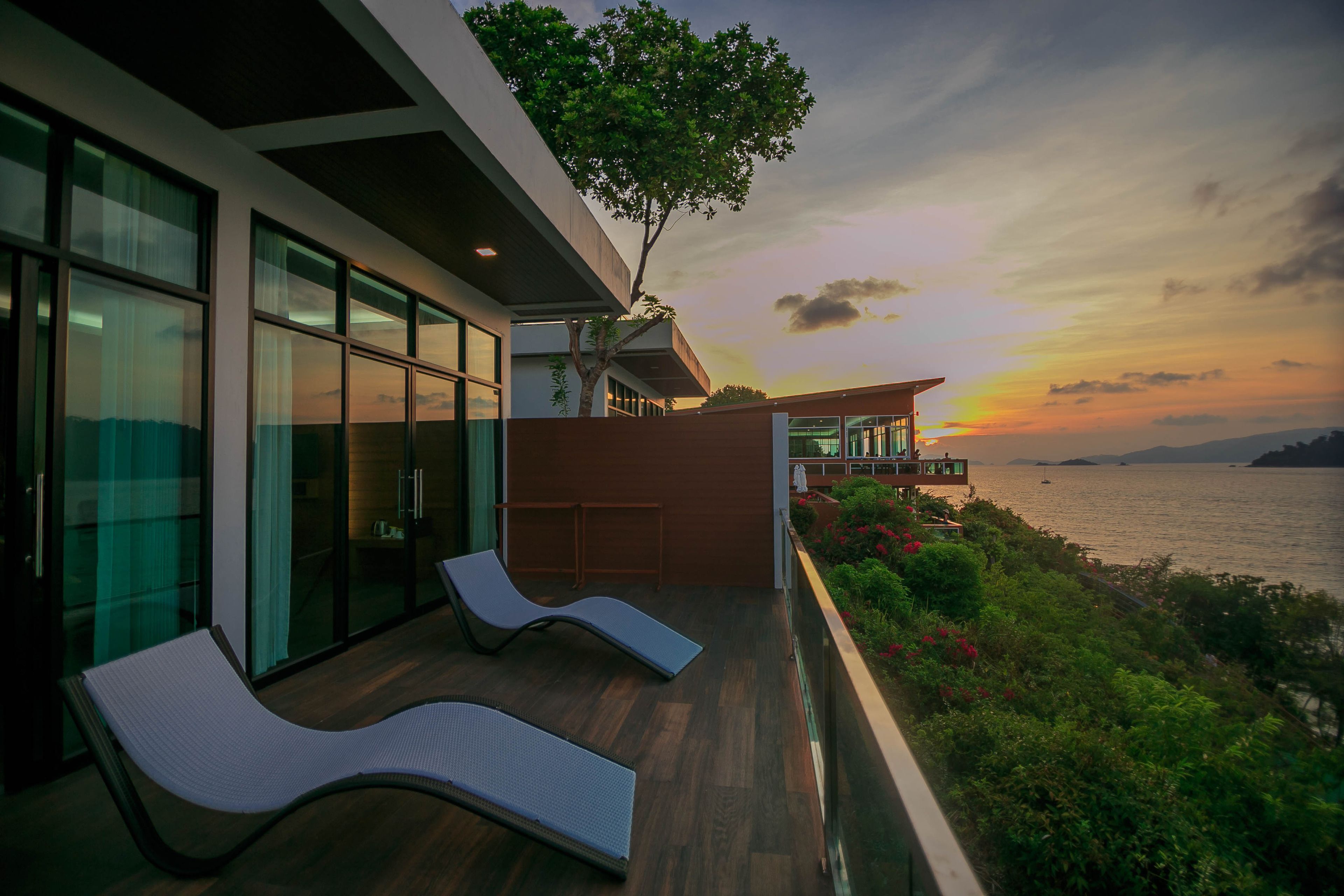 Honeymoon Jacuzzi  | Balcony