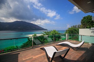 Honeymoon Jacuzzi  | Balcony