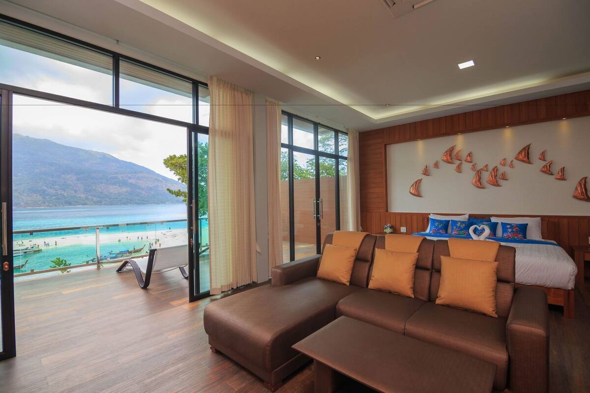 Caja de seguridad en la habitación y decoración personalizada