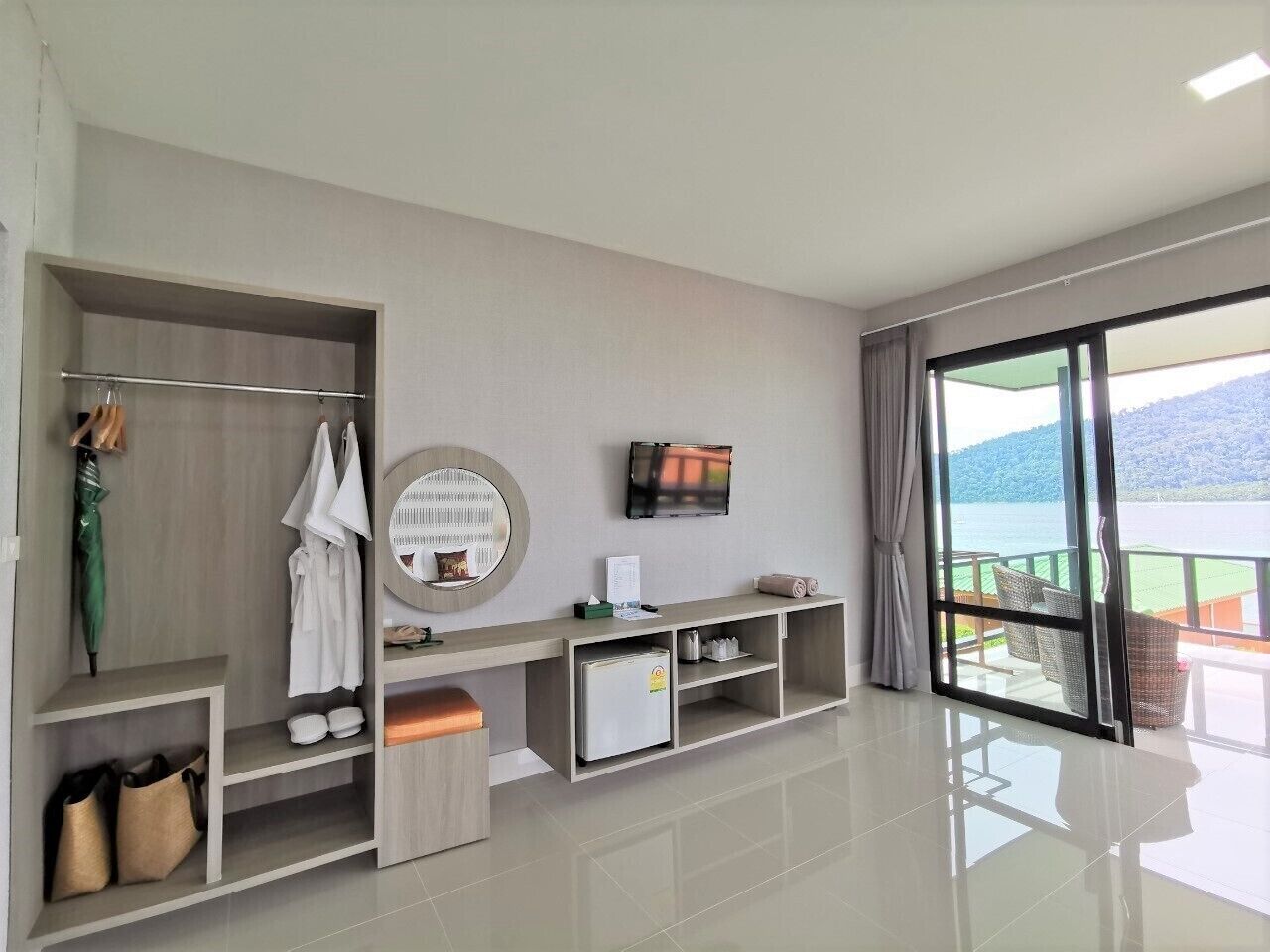 deluxe sea view room | room amenity