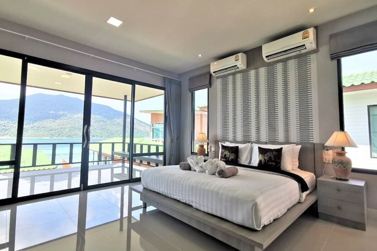 deluxe sea view room | 1 bedroom, in-room safe, individually decorated, desk