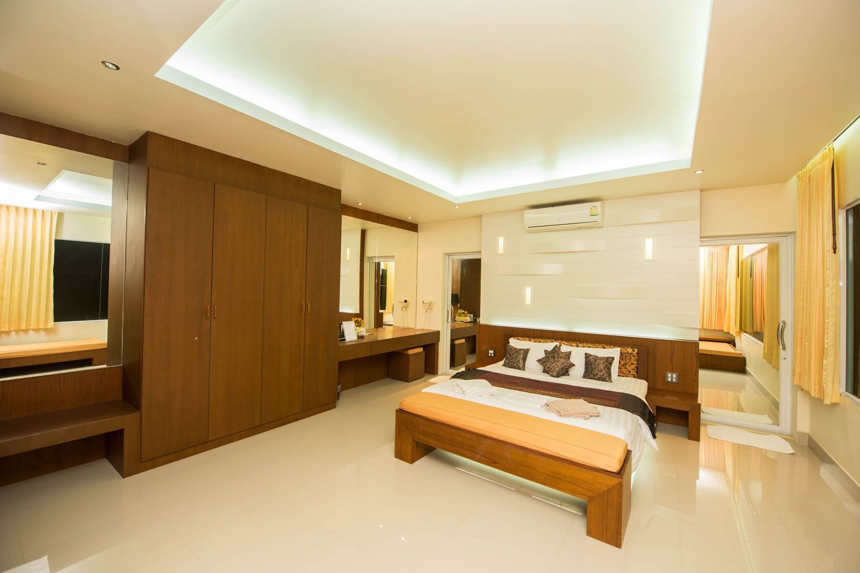 Caja de seguridad en la habitación y decoración personalizada 