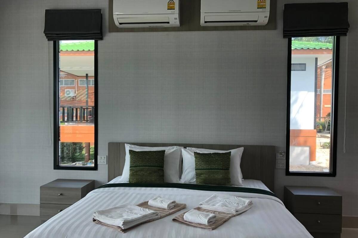 Caja de seguridad en la habitación y decoración personalizada