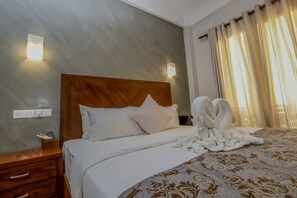 Junior Double Room, Sea View | Egyptian cotton sheets, premium bedding, Tempur-Pedic beds, in-room safe - Sapphire Seas Beachfront Hotel (Hikkaduwa)