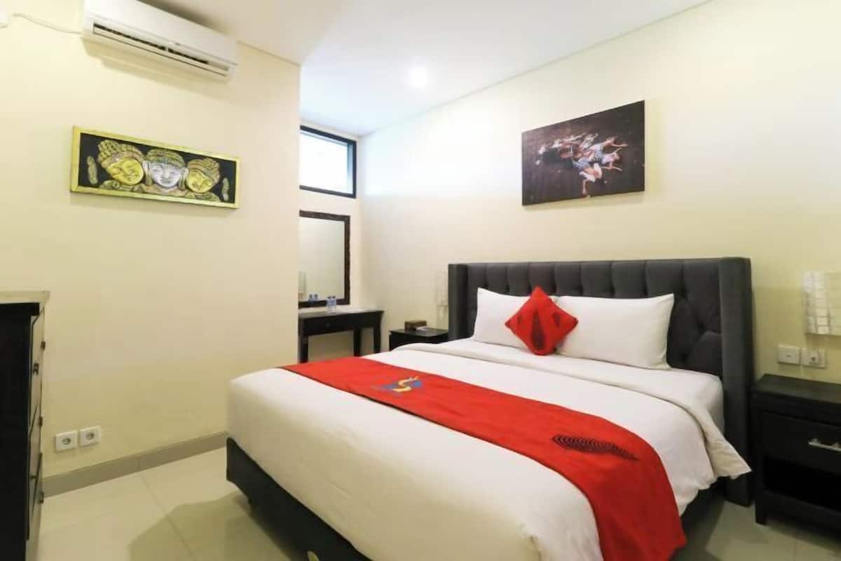 Desk, soundproofing, free WiFi, bed sheets
