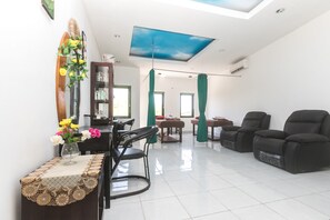 Körperpeelings, Maniküre und Pediküre, Massageanwendungen