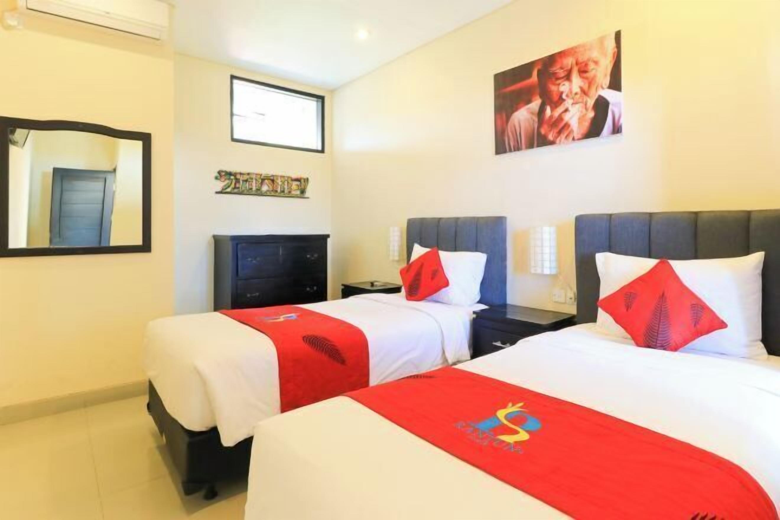 Desk, soundproofing, free WiFi, bed sheets