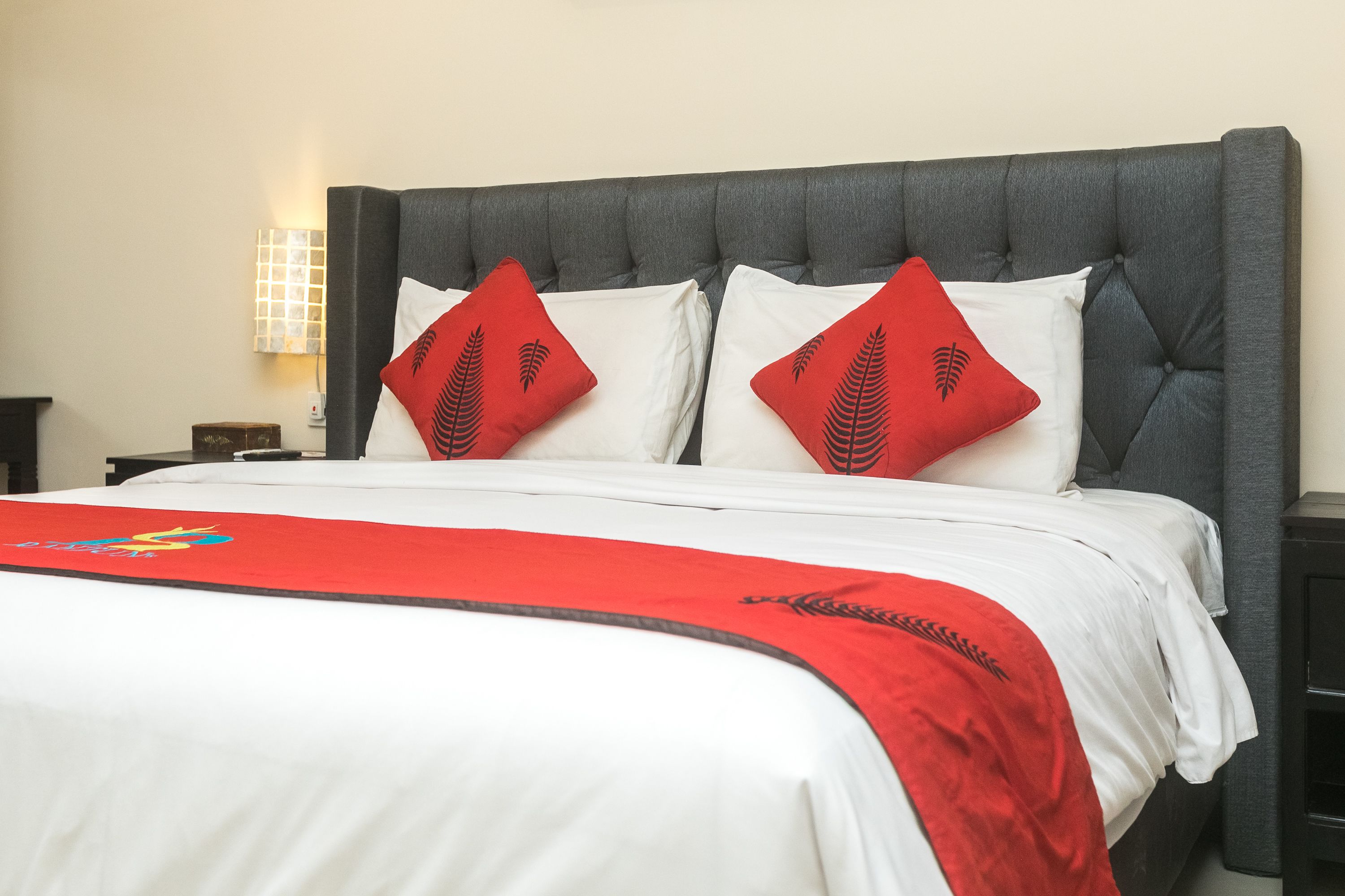 deluxe room | desk, soundproofing, free wifi, bed sheets