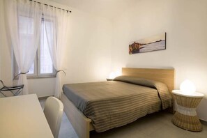 Premium bedding, desk, soundproofing, free WiFi - B&B BuonaLuna (Palermo)