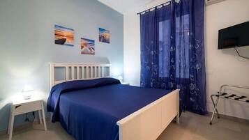 Camera doppia, 1 camera da letto, bagno in camera | Biancheria da letto di alta qualità, una scrivania, insonorizzazione