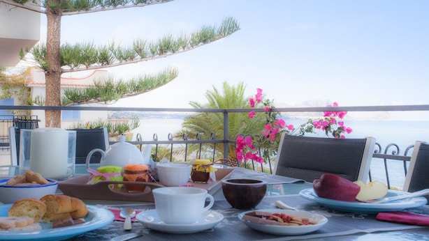 Outdoor dining - Altavilla Beach B&B (Altavilla Milicia)