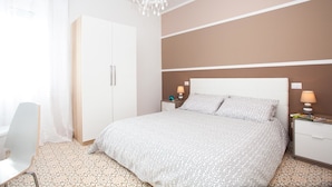 Premium bedding, desk, iron/ironing board (on request) - Altavilla Beach B&B (Altavilla Milicia)