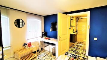 Kamar Double | 1 kamar tidur, minibar, meja kerja, dan kedap suara